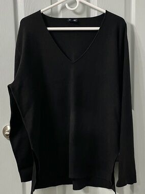 Splendid Black V-Neck Lightweight Sweater